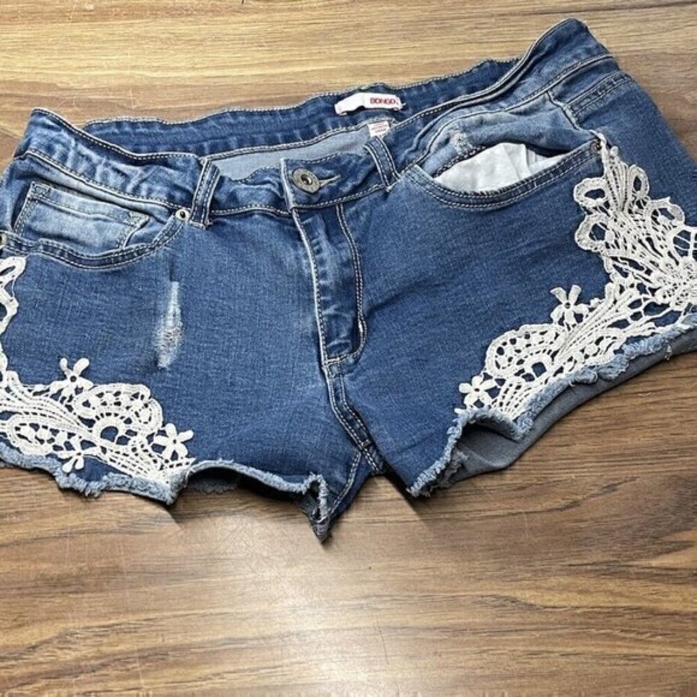 Bongo Floral Embroidered Denim Shorts - Women's Size 13 - Rare Y2K, Summ…